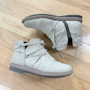 Born Tarkiln Laced Zip Booties Womens Sz 9.5 Tan Suede Ankle Boots